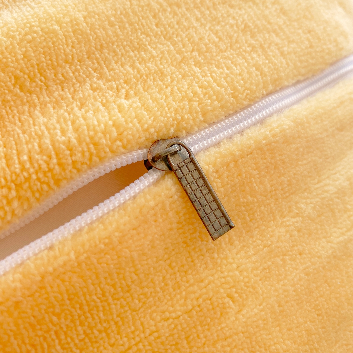 91家纺网 家纺一手货源 找家纺 悦织湾家纺 牛奶绒四件套纯色贴布绣床单款床盖款床上用品四件套时尚小兔2025新款加厚 床单款时尚小兔-黄