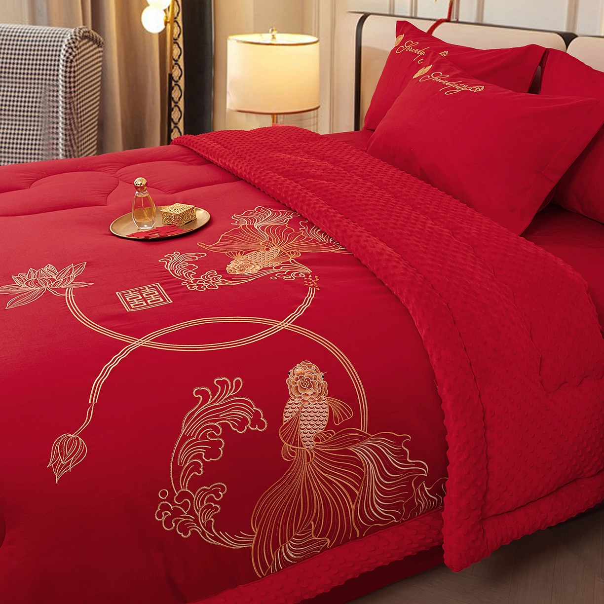 91家纺网 家纺一手货源 找家纺 卓缦家纺 2025新款全棉纯棉豆豆婚庆被 被子被芯 锦鲤喜愿