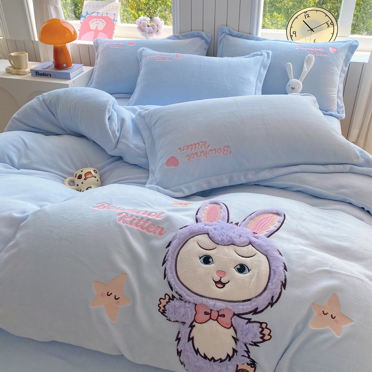 91家纺网 家纺一手货源 找家纺 悦织湾家纺 牛奶绒四件套纯色贴布绣床单款床盖款床上用品四件套时尚小兔2025新款加厚 床单款时尚小兔-蓝