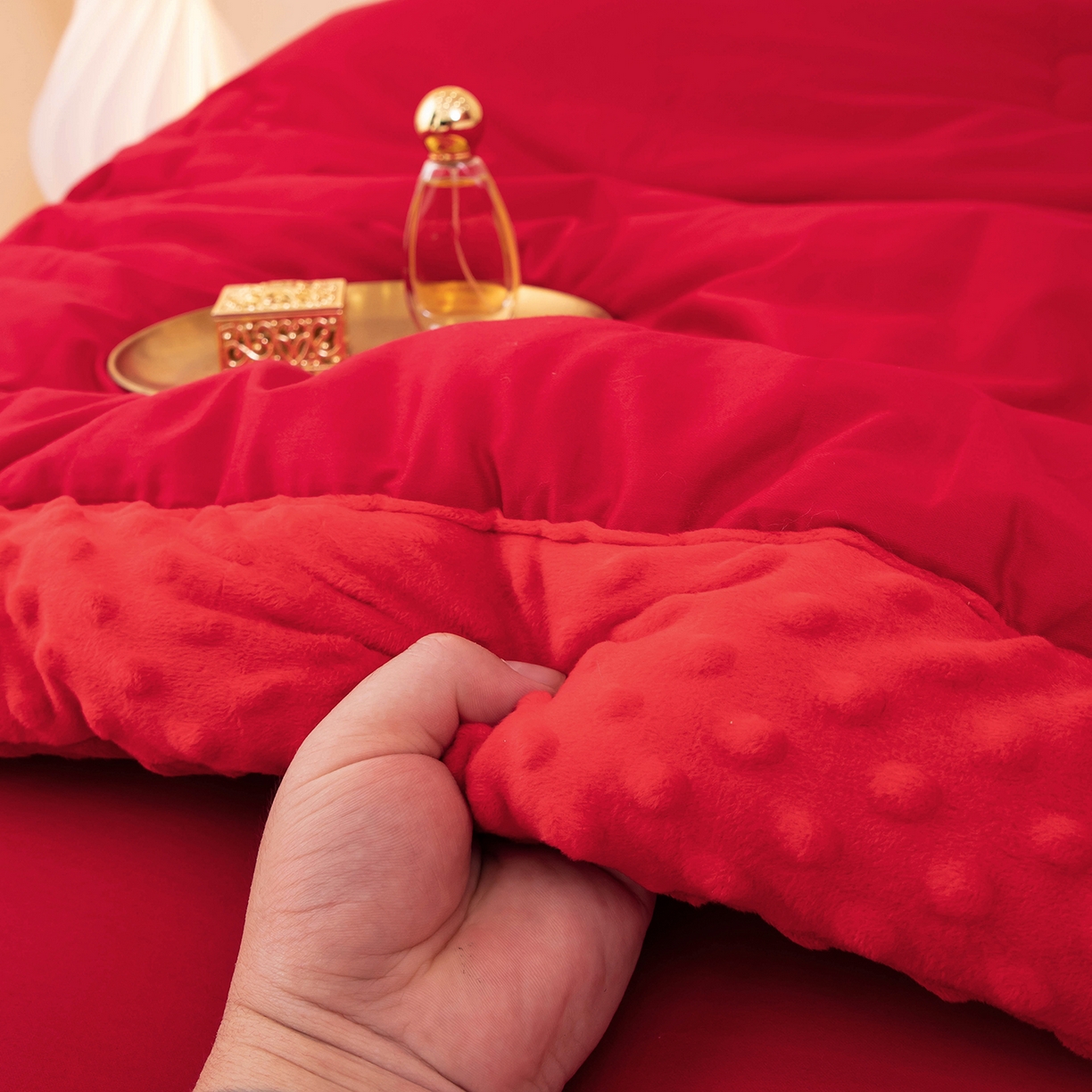 91家纺网 家纺一手货源 找家纺 卓缦家纺 2025新款全棉纯棉豆豆婚庆被 被子被芯 良辰喜事