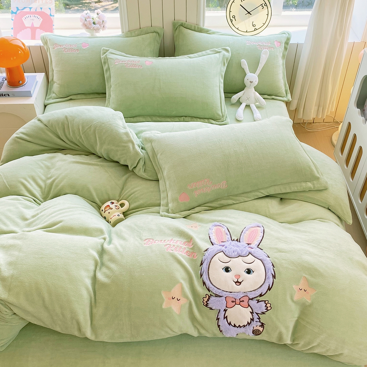 91家纺网 家纺一手货源 找家纺 悦织湾家纺 牛奶绒四件套纯色贴布绣床单款床盖款床上用品四件套时尚小兔2025新款加厚 床单款时尚小兔-绿