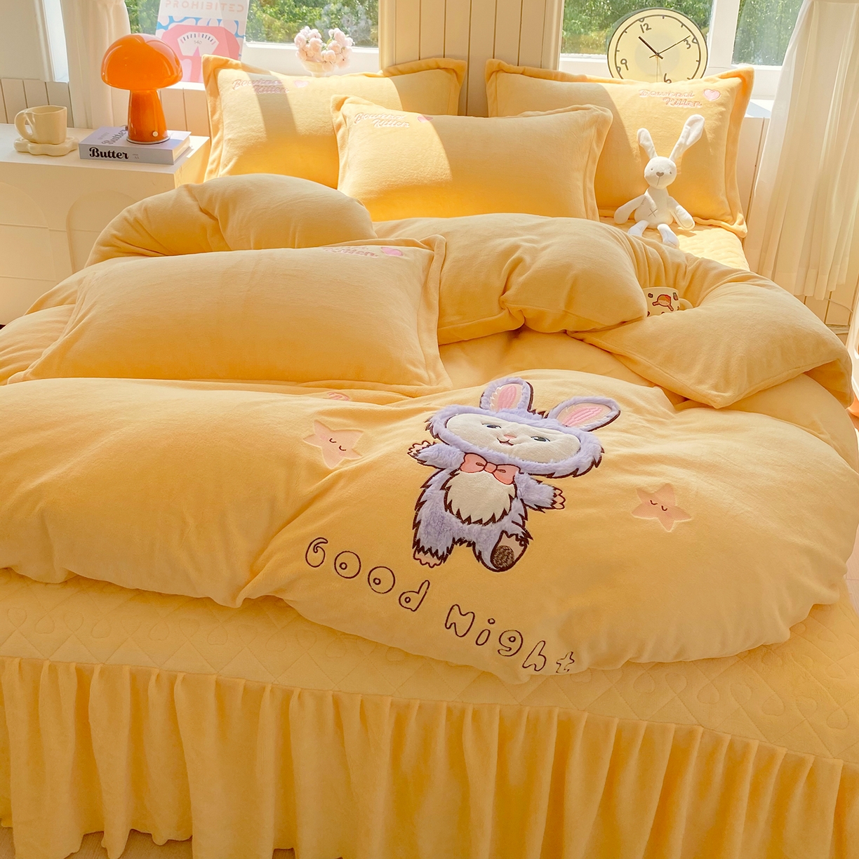 91家纺网 家纺一手货源 找家纺 悦织湾家纺 牛奶绒四件套纯色贴布绣床单款床盖款床上用品四件套时尚小兔2025新款加厚 床盖款-时尚小兔-黄