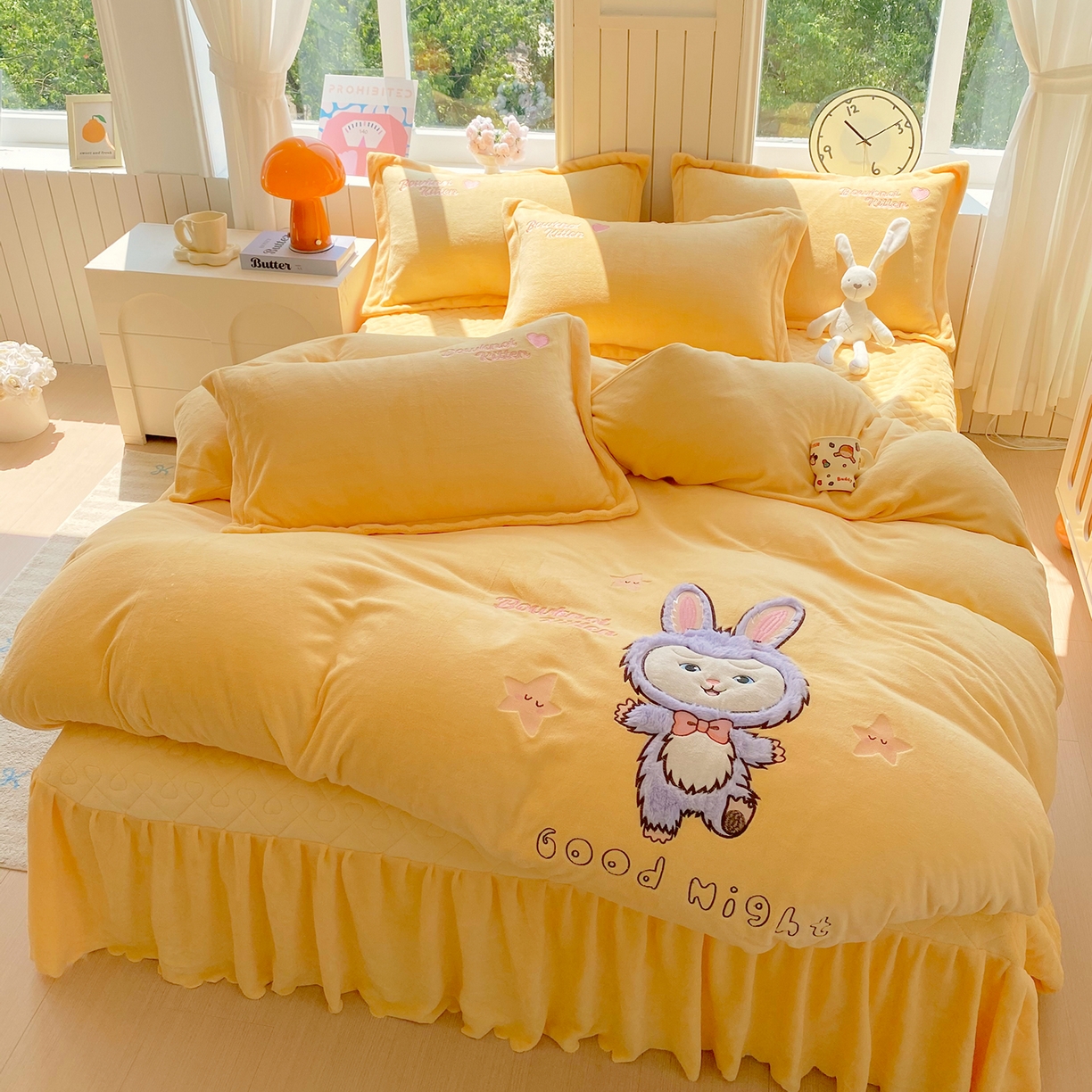 91家纺网 家纺一手货源 找家纺 悦织湾家纺 牛奶绒四件套纯色贴布绣床单款床盖款床上用品四件套时尚小兔2025新款加厚 床盖款-时尚小兔-黄