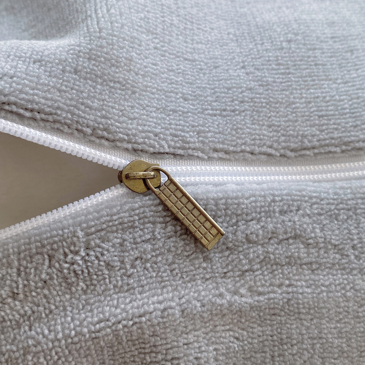 91家纺网 家纺一手货源 找家纺 悦织湾家纺 牛奶绒四件套纯色贴布绣床单款床盖款床上用品四件套时尚小兔2025新款加厚 床盖款-时尚小兔-灰