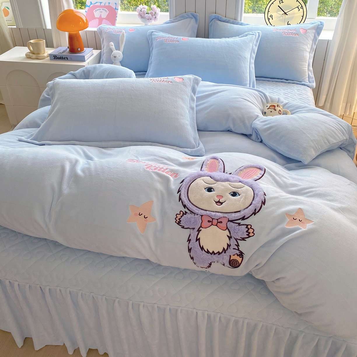 91家纺网 家纺一手货源 找家纺 悦织湾家纺 牛奶绒四件套纯色贴布绣床单款床盖款床上用品四件套时尚小兔2025新款加厚 床盖款-时尚小兔-蓝