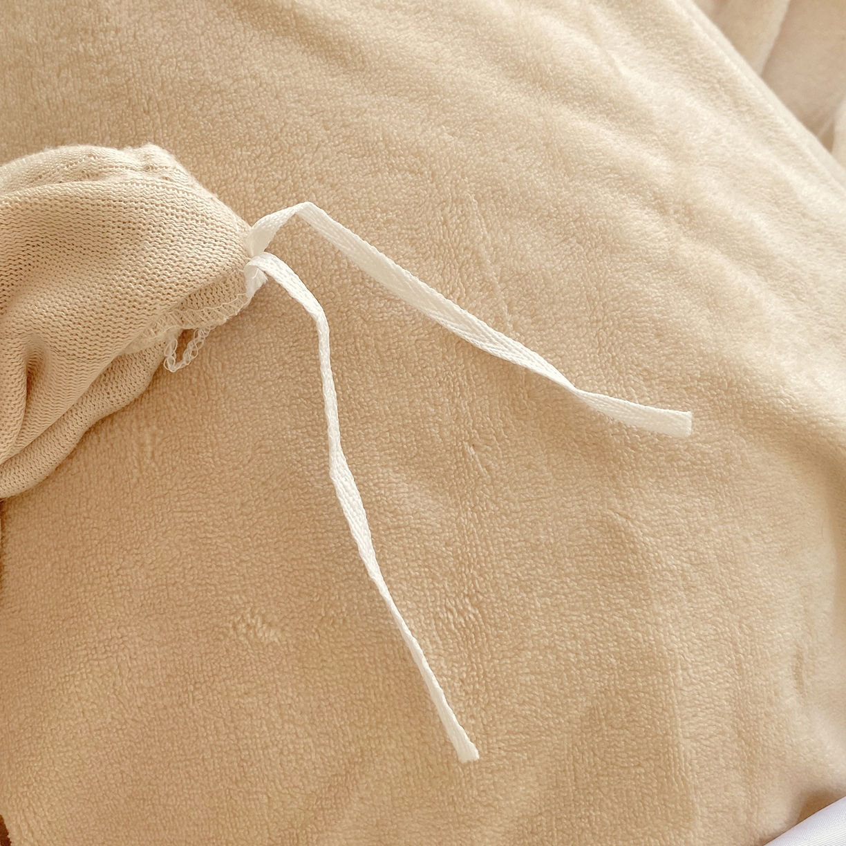 91家纺网 家纺一手货源 找家纺 悦织湾家纺 牛奶绒四件套纯色贴布绣床单款床盖款床上用品四件套时尚小兔2025新款加厚 床盖款-时尚小兔-奶咖