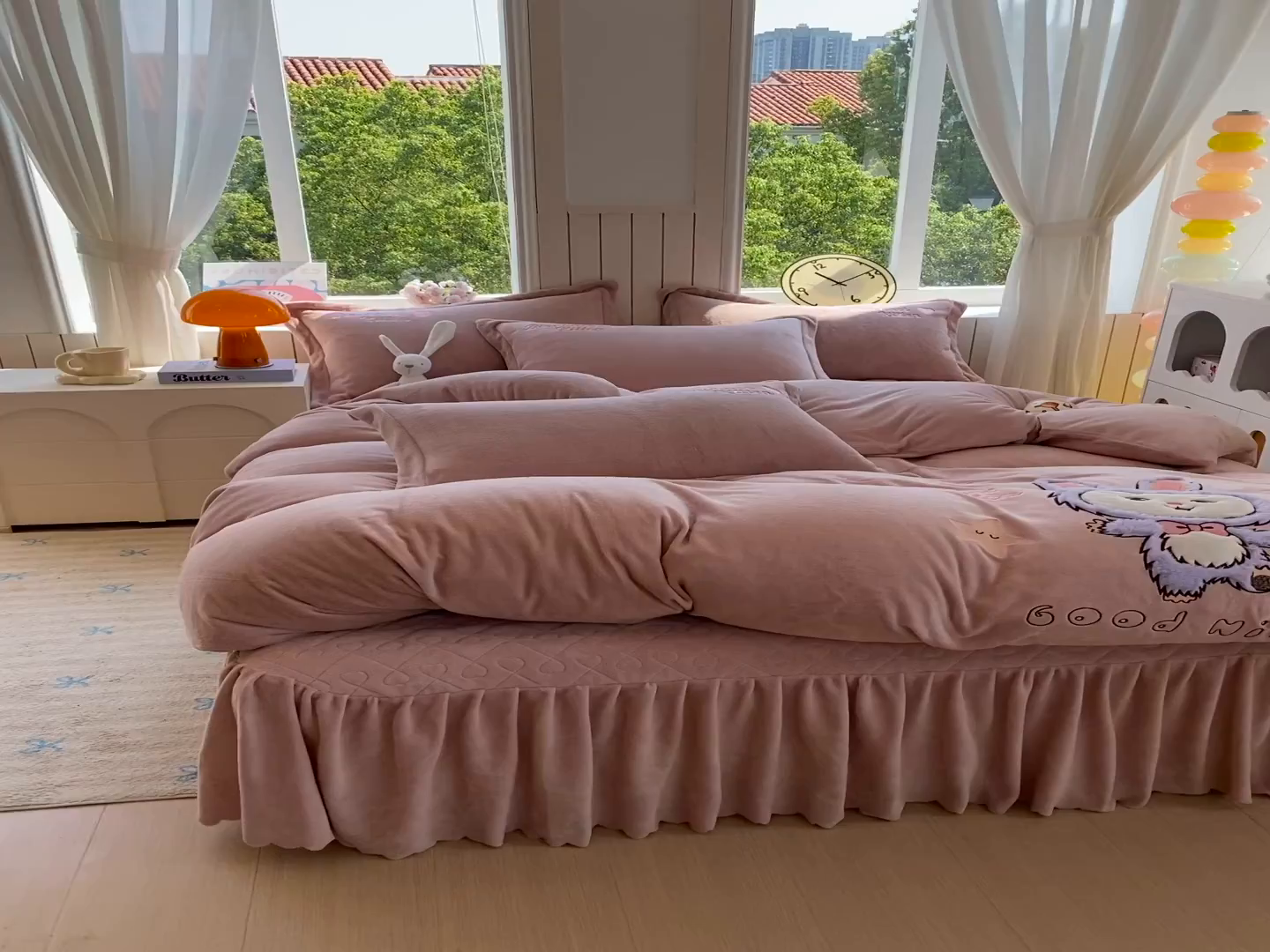 91家纺网 家纺一手货源 找家纺 悦织湾家纺 牛奶绒四件套纯色贴布绣床单款床盖款床上用品四件套时尚小兔2025新款加厚 床盖款-时尚小兔-浅豆沙