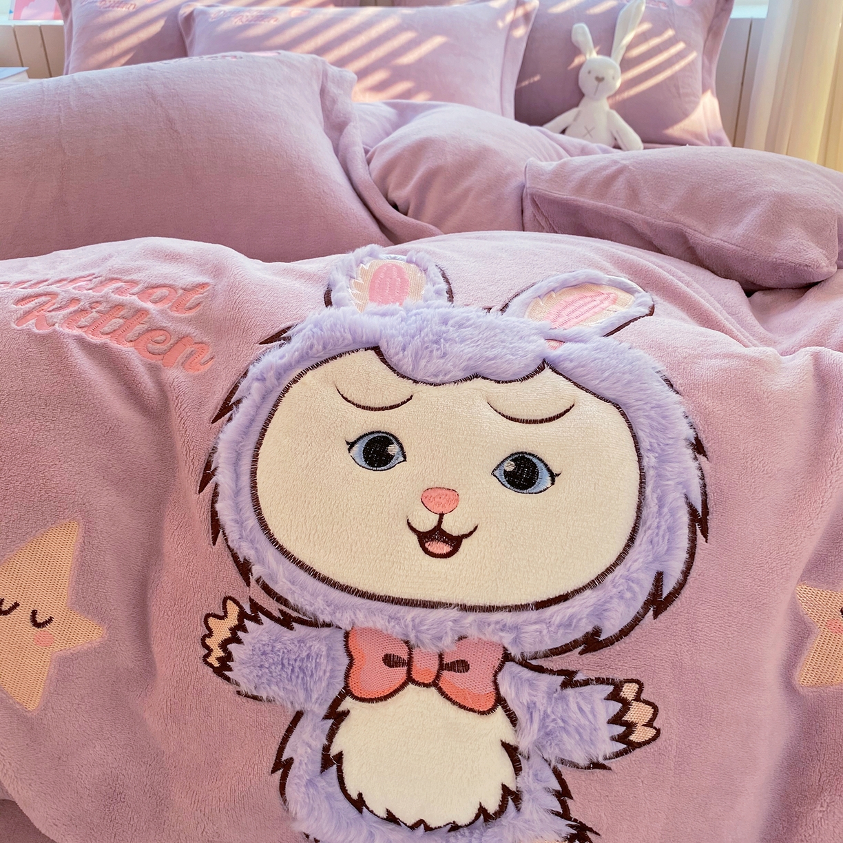 91家纺网 家纺一手货源 找家纺 悦织湾家纺 牛奶绒四件套纯色贴布绣床单款床盖款床上用品四件套时尚小兔2025新款加厚 床盖款-时尚小兔-紫