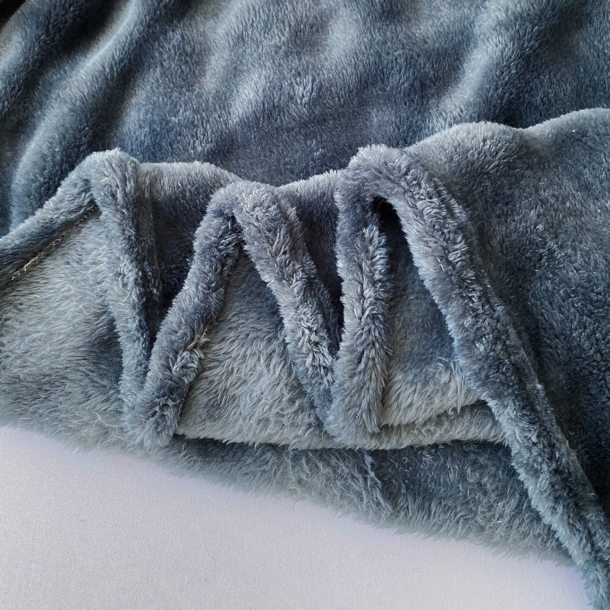 91家纺网 家纺一手货源 找家纺 悦织湾家纺 2025新款双面加厚泡泡绒毛毯印花纯色仿兔毛绒牛奶绒毯子休闲小盖毯沙发办公室午睡毯 高级灰