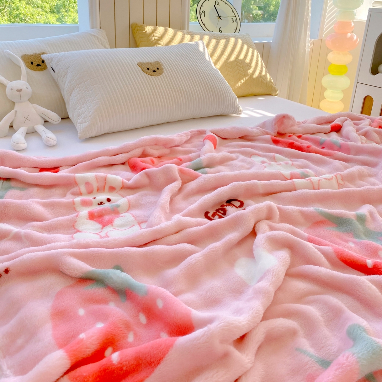 91家纺网 家纺一手货源 找家纺 悦织湾家纺 2025新款双面加厚泡泡绒毛毯印花纯色仿兔毛绒牛奶绒毯子休闲小盖毯沙发办公室午睡毯 草莓兔