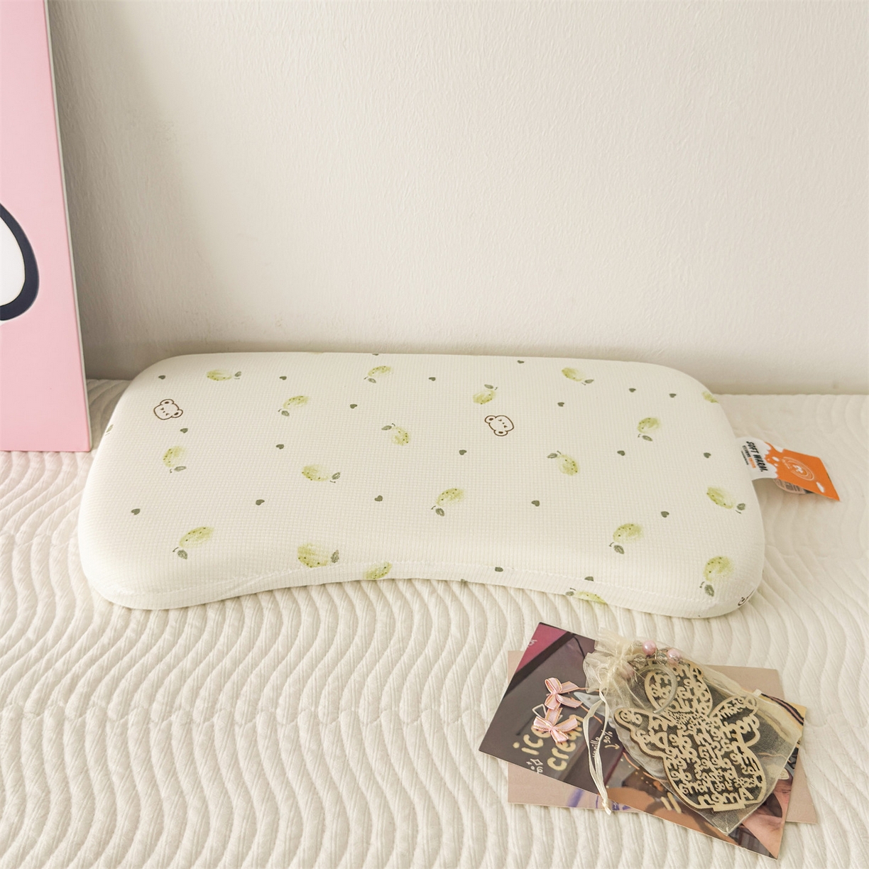 91家纺网 家纺一手货源 找家纺 麦肯锡 2025新款可爱碎花婴童记忆枕  枕头枕芯 梦熊乖乖/对