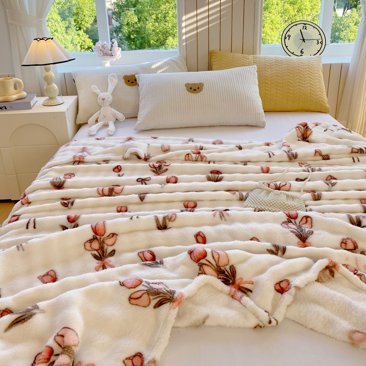 91家纺网 家纺一手货源 找家纺 悦织湾家纺 2025新款双面加厚泡泡绒毛毯印花纯色仿兔毛绒牛奶绒毯子休闲小盖毯沙发办公室午睡毯 粉色郁金香