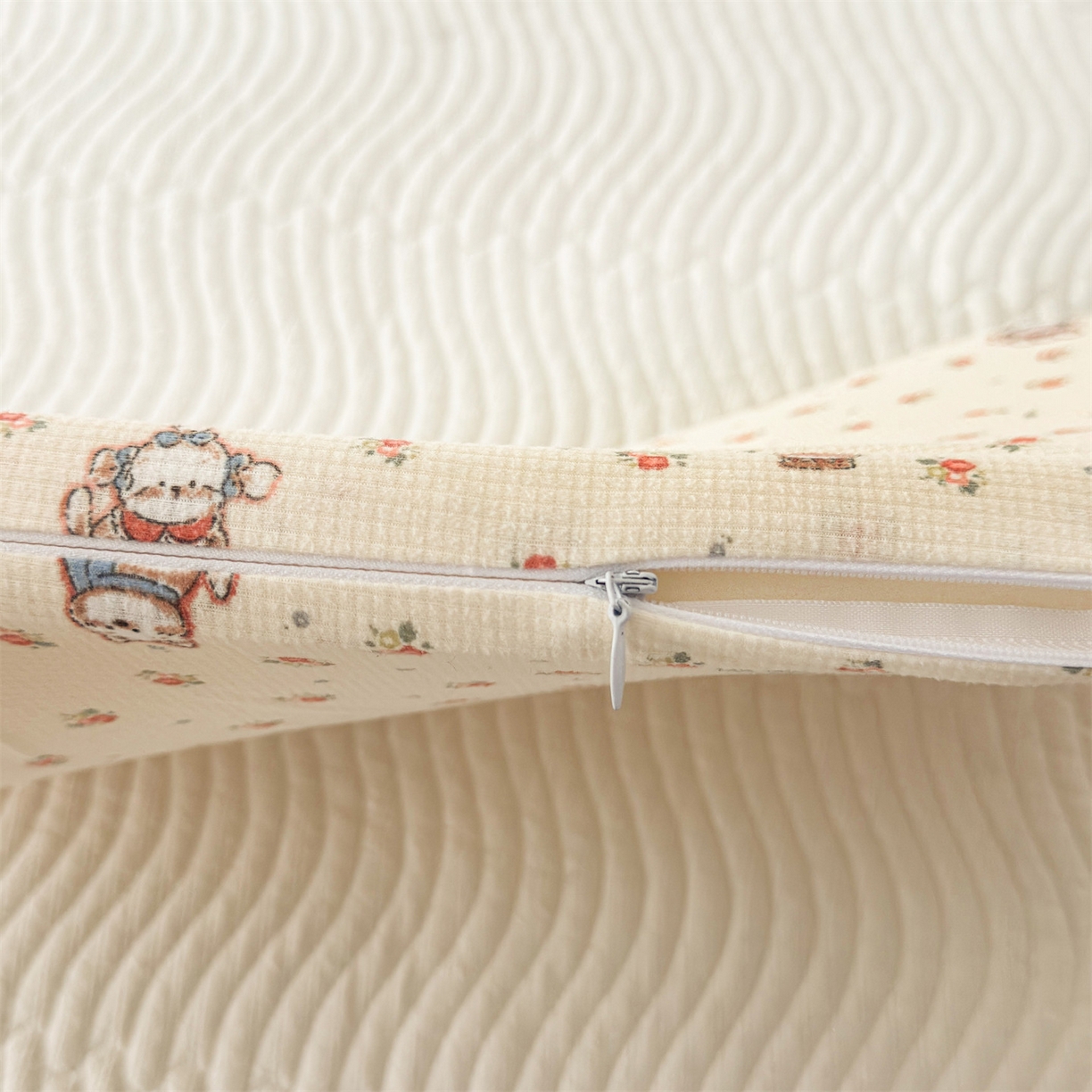 91家纺网 家纺一手货源 找家纺 麦肯锡 2025新款可爱碎花婴童记忆枕  枕头枕芯 萌犬乐园/只