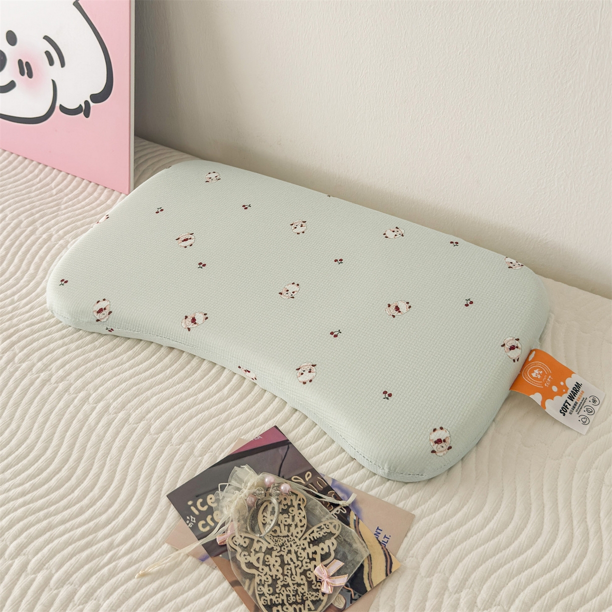 91家纺网 家纺一手货源 找家纺 麦肯锡 2025新款可爱碎花婴童记忆枕  枕头枕芯 咩咩樱桃/只
