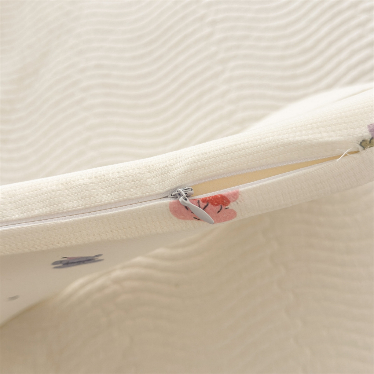 91家纺网 家纺一手货源 找家纺 麦肯锡 2025新款可爱碎花婴童记忆枕  枕头枕芯 小象乐园/只