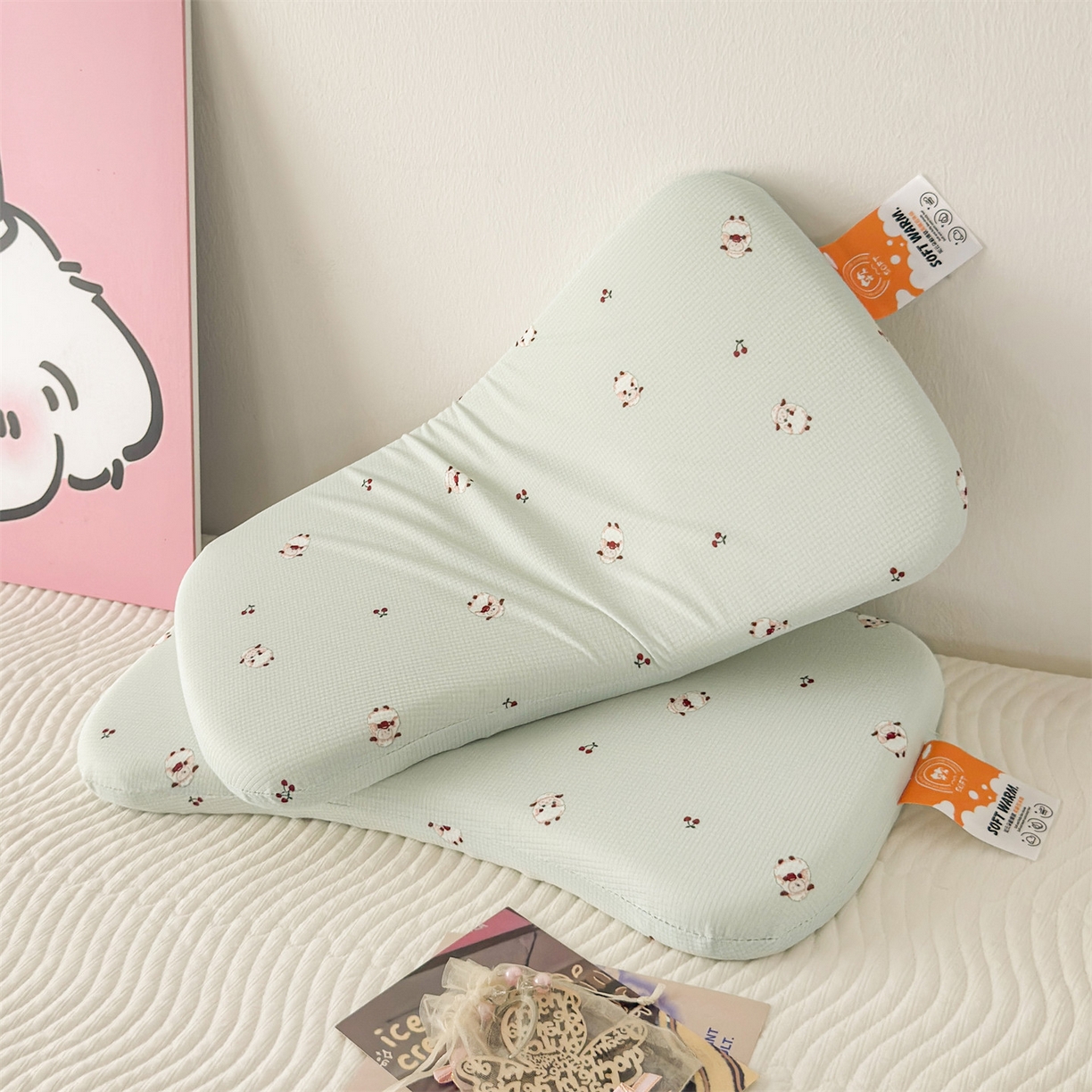 91家纺网 家纺一手货源 找家纺 麦肯锡 2025新款可爱碎花婴童记忆枕  枕头枕芯 咩咩樱桃/对