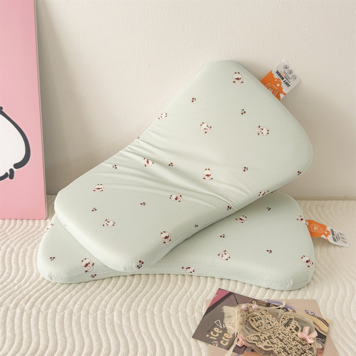 91家纺网 家纺一手货源 找家纺 麦肯锡 2025新款可爱碎花婴童记忆枕  枕头枕芯 咩咩樱桃/只