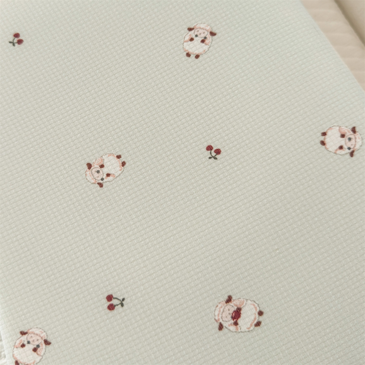 91家纺网 家纺一手货源 找家纺 麦肯锡 2025新款可爱碎花婴童记忆枕  枕头枕芯 咩咩樱桃/只