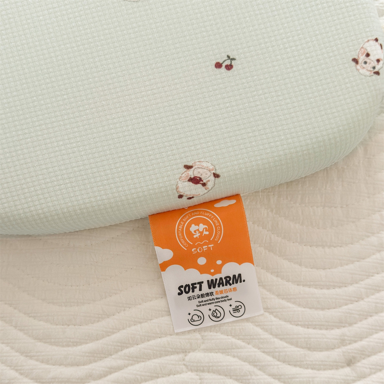 91家纺网 家纺一手货源 找家纺 麦肯锡 2025新款可爱碎花婴童记忆枕  枕头枕芯 咩咩樱桃/只