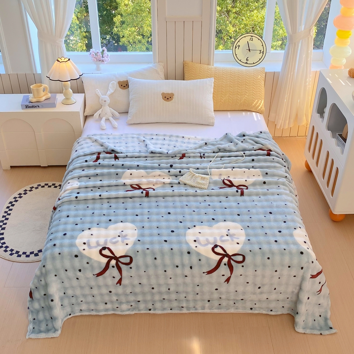 91家纺网 家纺一手货源 找家纺 悦织湾家纺 2025新款双面加厚泡泡绒毛毯印花纯色仿兔毛绒牛奶绒毯子休闲小盖毯沙发办公室午睡毯 蓝底爱心结