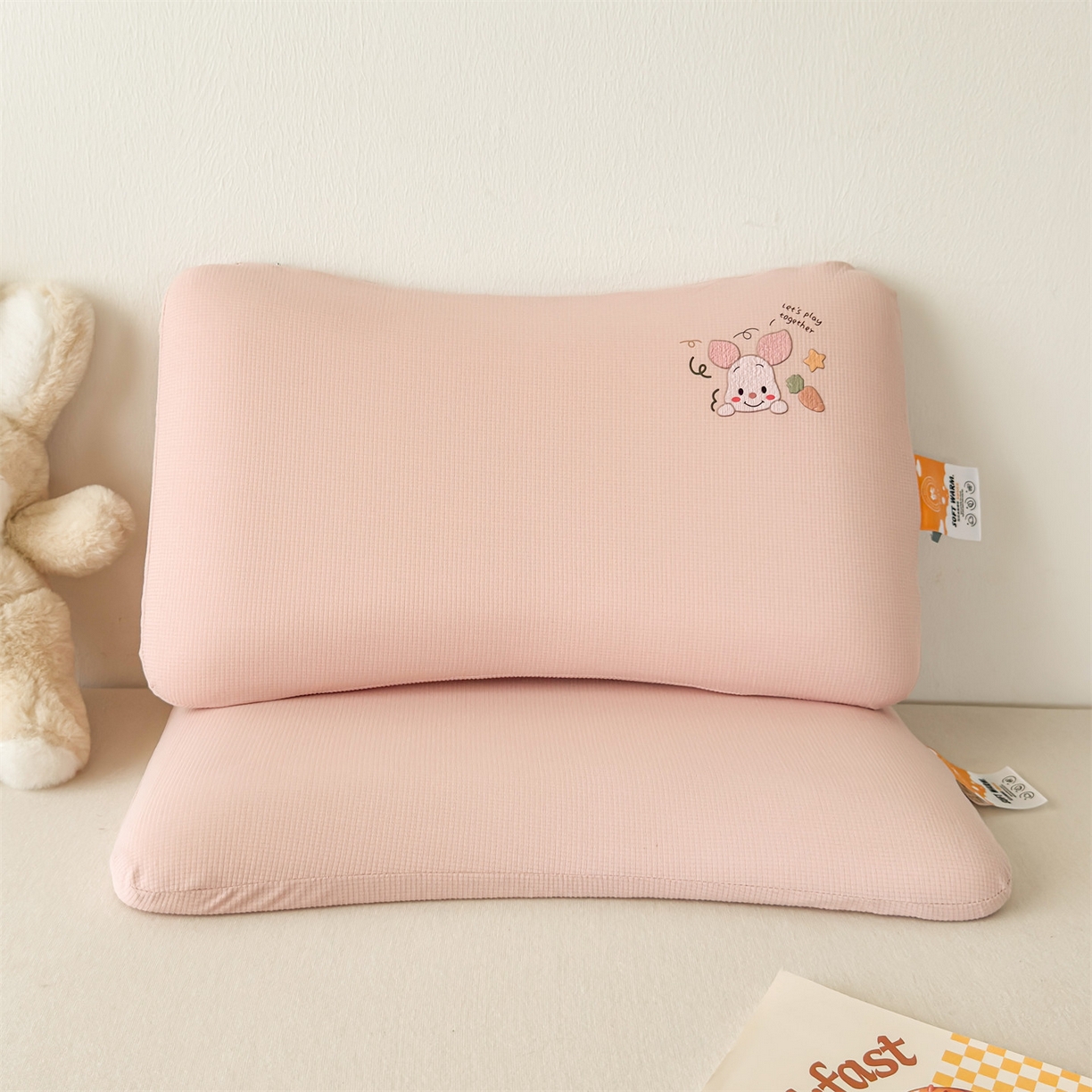 91家纺网 家纺一手货源 找家纺 （总）麦肯锡 2025新款格纹烫画亲肤儿童记忆枕  枕头枕芯