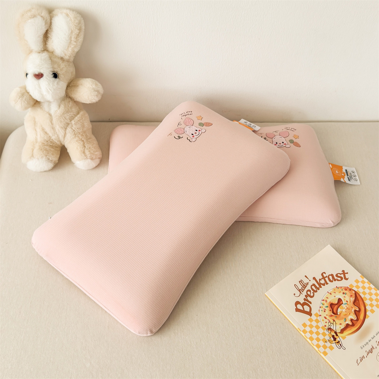 91家纺网 家纺一手货源 找家纺 （总）麦肯锡 2025新款格纹烫画亲肤儿童记忆枕  枕头枕芯