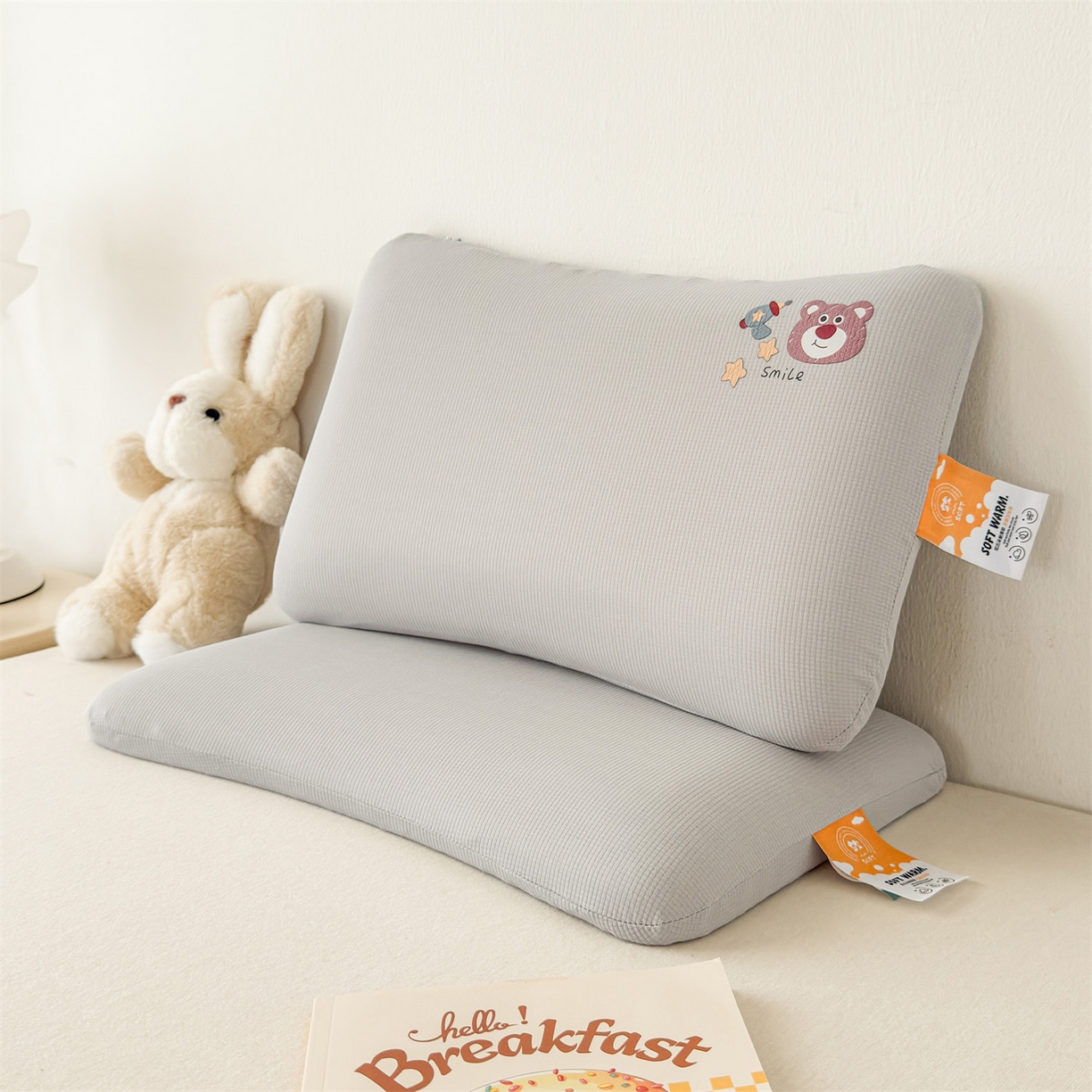 91家纺网 家纺一手货源 找家纺 （总）麦肯锡 2025新款格纹烫画亲肤儿童记忆枕  枕头枕芯