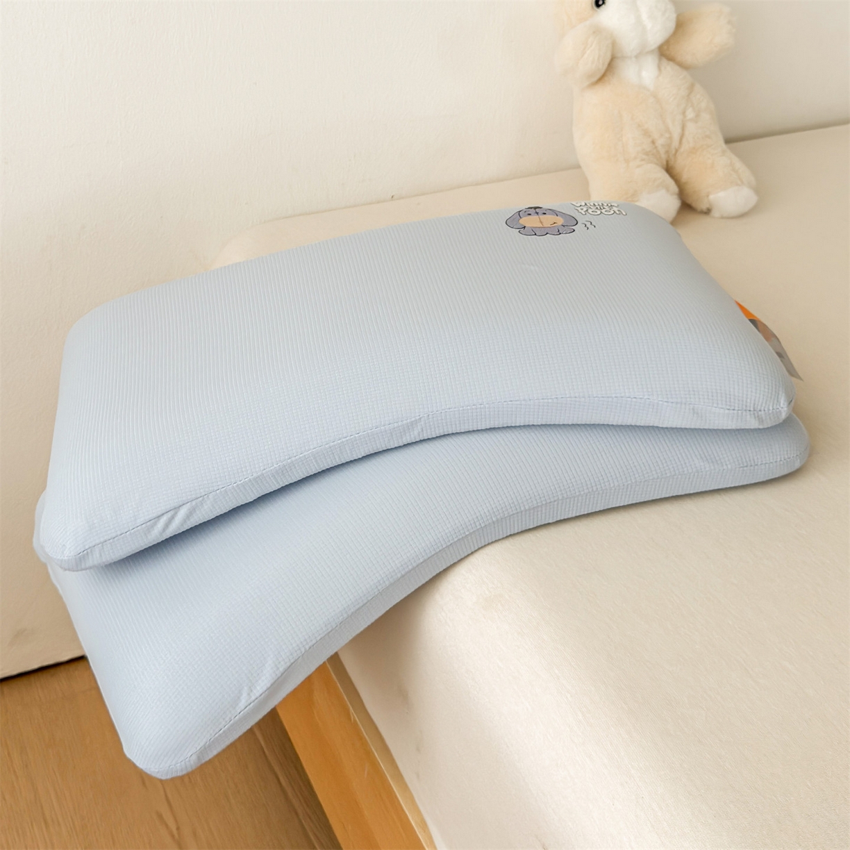 91家纺网 家纺一手货源 找家纺 麦肯锡 2025新款格纹烫画亲肤儿童记忆枕  枕头枕芯 蓝色/只