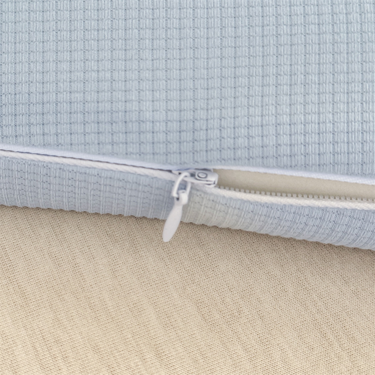 91家纺网 家纺一手货源 找家纺 麦肯锡 2025新款格纹烫画亲肤儿童记忆枕  枕头枕芯 蓝色/只