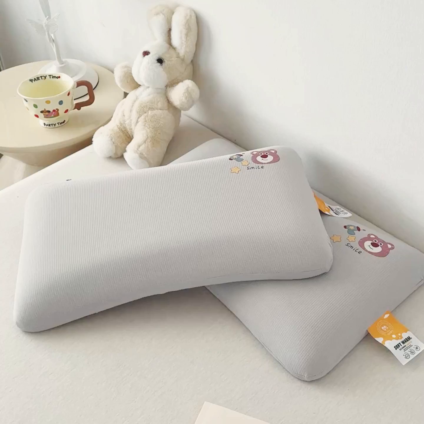 91家纺网 家纺一手货源 找家纺 麦肯锡 2025新款格纹烫画亲肤儿童记忆枕  枕头枕芯 灰色/只