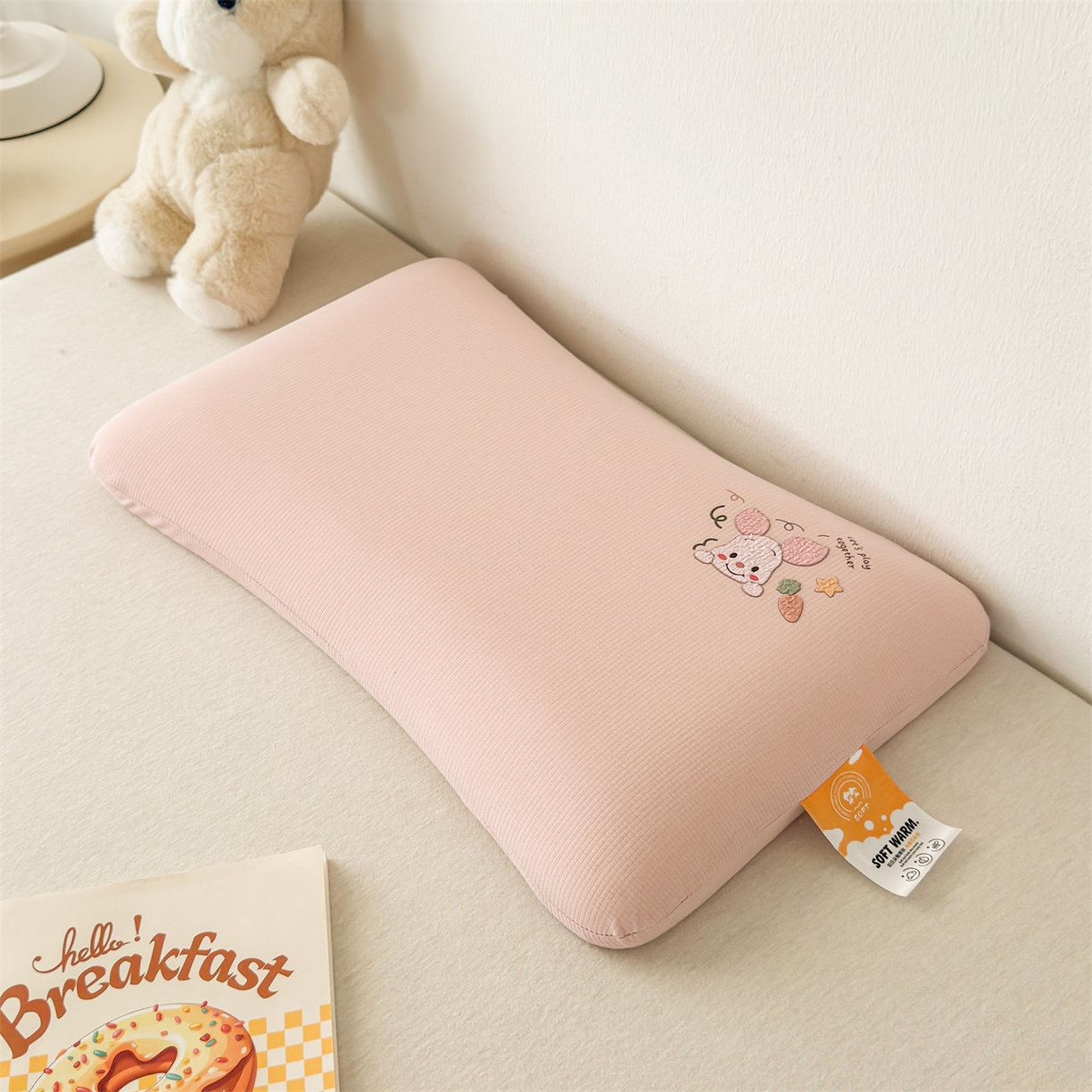 91家纺网 家纺一手货源 找家纺 （总）麦肯锡 2025新款格纹烫画亲肤儿童记忆枕  枕头枕芯