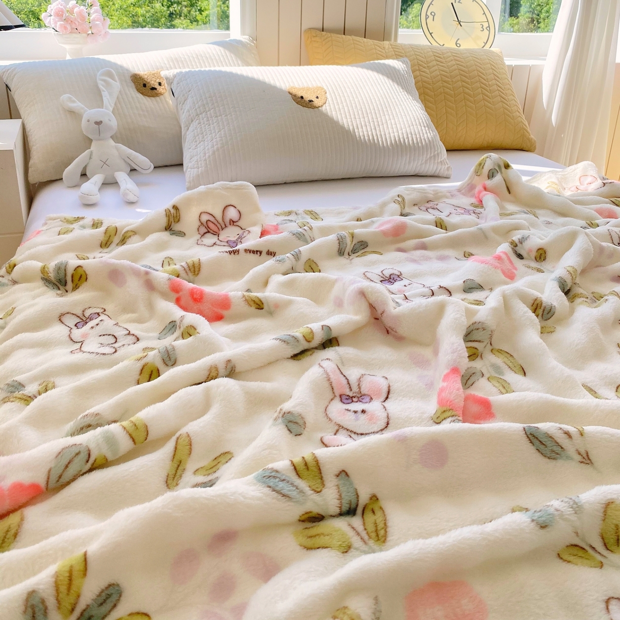 91家纺网 家纺一手货源 找家纺 悦织湾家纺 2025新款双面加厚泡泡绒毛毯印花纯色仿兔毛绒牛奶绒毯子休闲小盖毯沙发办公室午睡毯 青青小兔