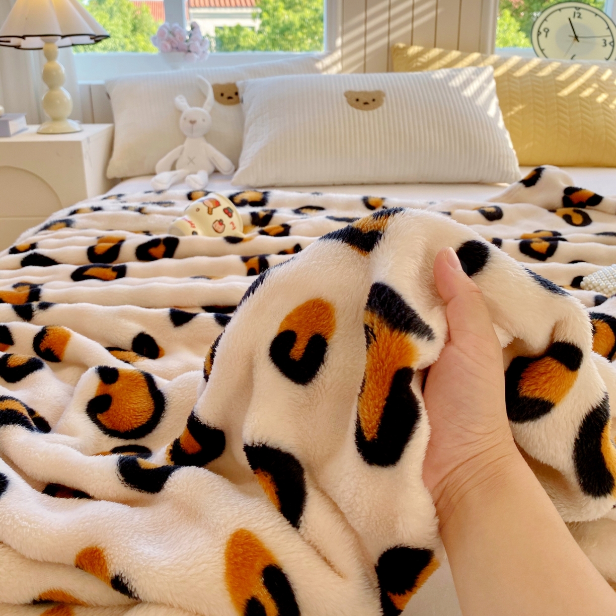 91家纺网 家纺一手货源 找家纺 悦织湾家纺 2025新款双面加厚泡泡绒毛毯印花纯色仿兔毛绒牛奶绒毯子休闲小盖毯沙发办公室午睡毯 托斯卡纳豹纹