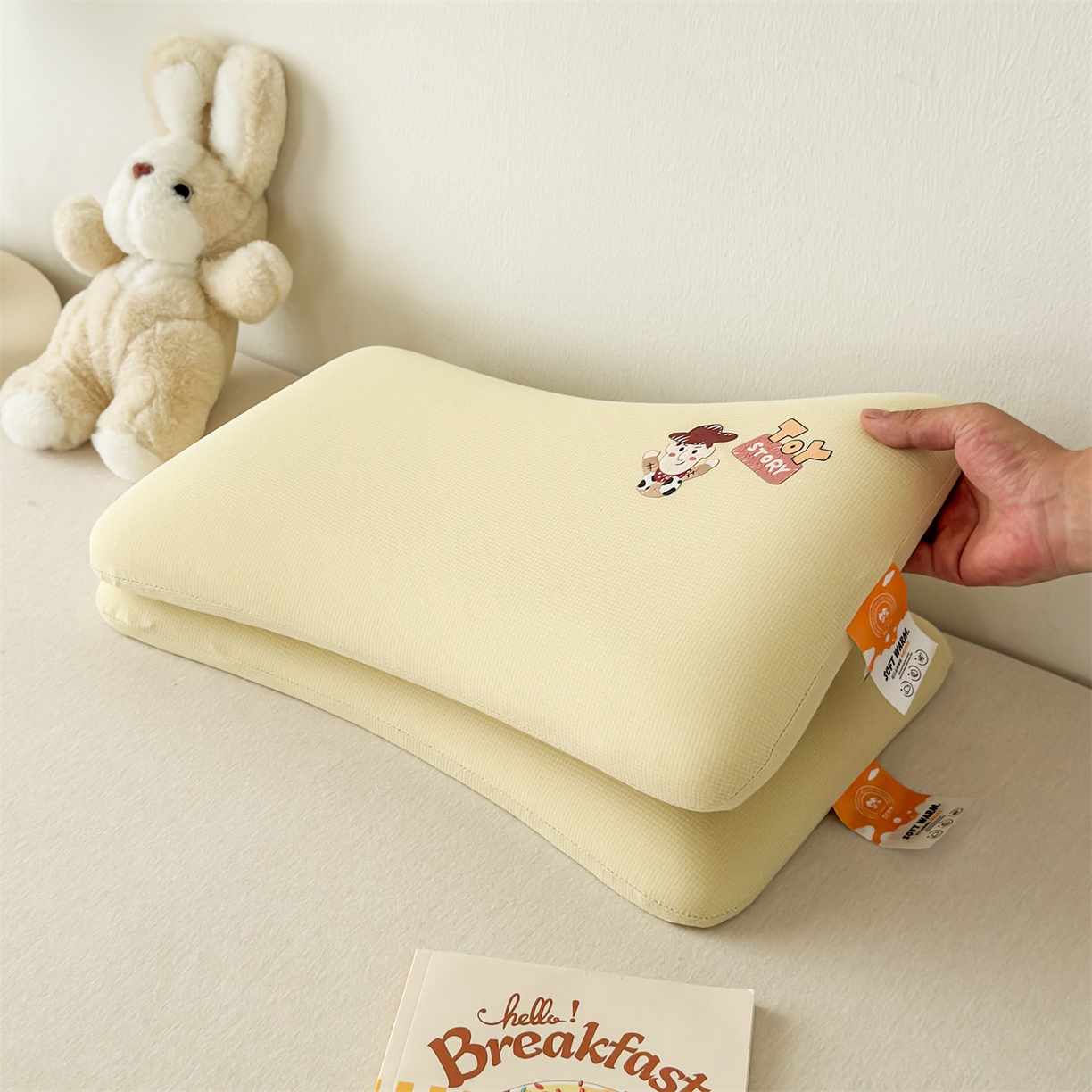 91家纺网 家纺一手货源 找家纺 麦肯锡 2025新款格纹烫画亲肤儿童记忆枕  枕头枕芯 黄色/只