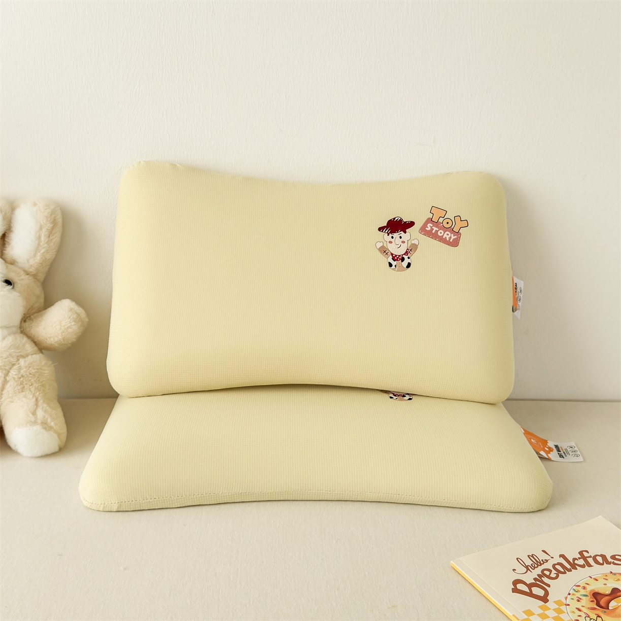 91家纺网 家纺一手货源 找家纺 麦肯锡 2025新款格纹烫画亲肤儿童记忆枕  枕头枕芯 黄色/只