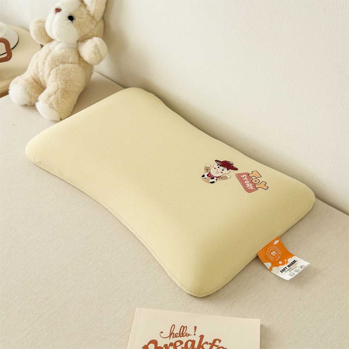 91家纺网 家纺一手货源 找家纺 麦肯锡 2025新款格纹烫画亲肤儿童记忆枕  枕头枕芯 黄色/只