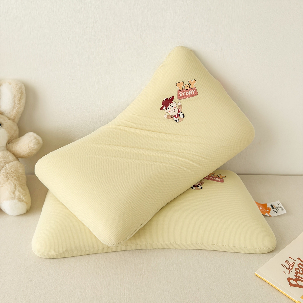 91家纺网 家纺一手货源 找家纺 麦肯锡 2025新款格纹烫画亲肤儿童记忆枕  枕头枕芯 黄色/只