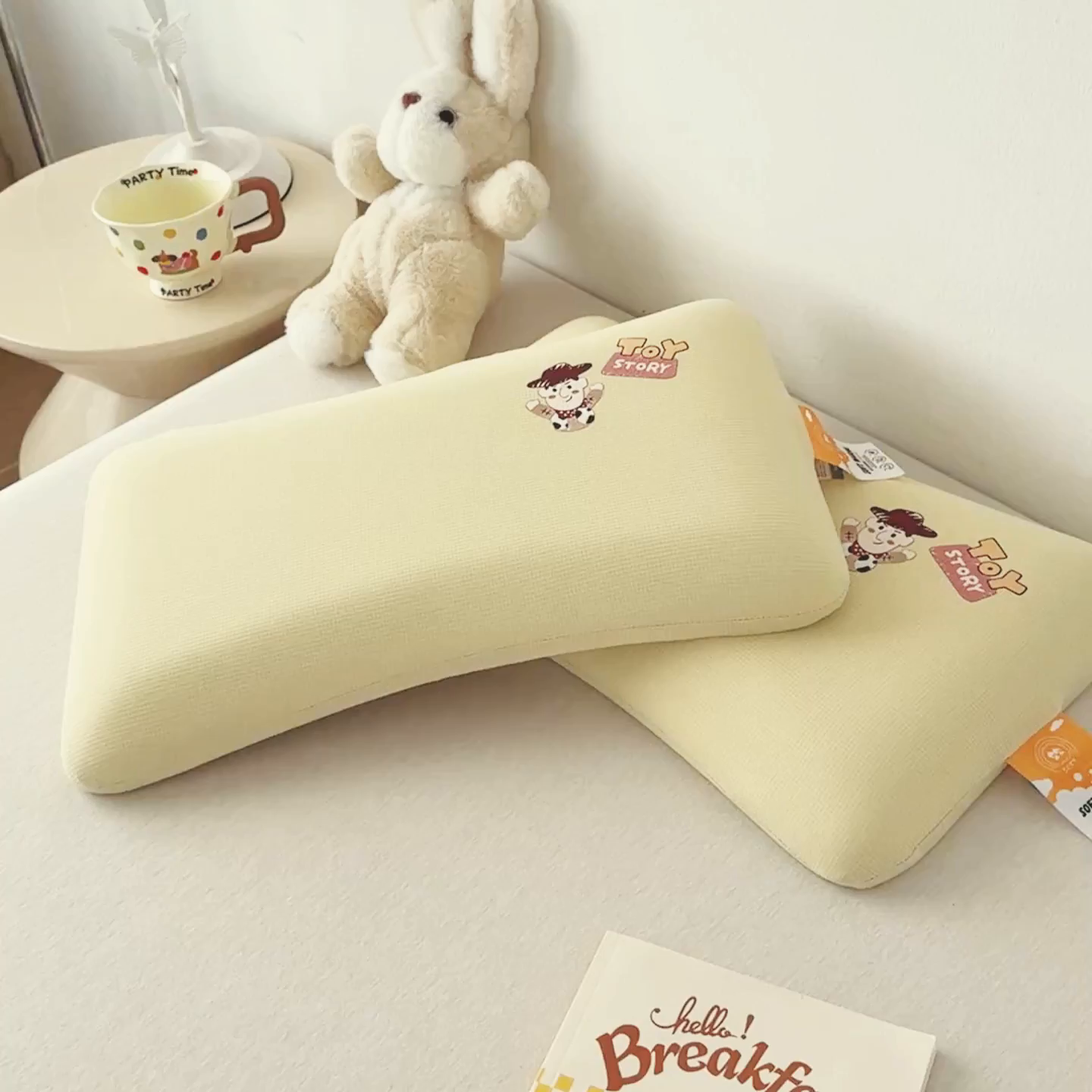 91家纺网 家纺一手货源 找家纺 麦肯锡 2025新款格纹烫画亲肤儿童记忆枕  枕头枕芯 黄色/只