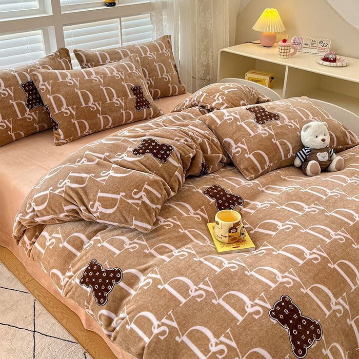 91家纺网 家纺一手货源 找家纺 蓝梦 2025新款加厚保暖牛奶绒印花四件套 潮流熊熊-咖