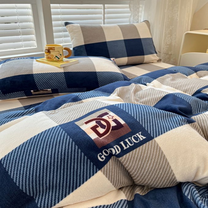 91家纺网 家纺一手货源 找家纺 蓝梦 2025新款加厚保暖牛奶绒印花四件套 时尚新都