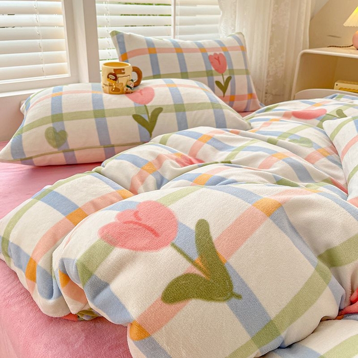 91家纺网 家纺一手货源 找家纺 蓝梦 2025新款加厚保暖牛奶绒印花四件套 甜心玫瑰-粉