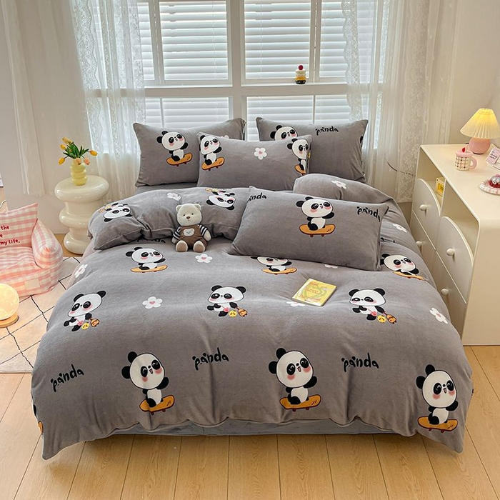 91家纺网 家纺一手货源 找家纺 蓝梦 2025新款加厚保暖牛奶绒印花四件套 熊猫乐园-灰