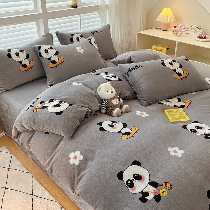 91家纺网 家纺一手货源 找家纺 蓝梦 2025新款加厚保暖牛奶绒印花四件套 熊猫乐园-灰