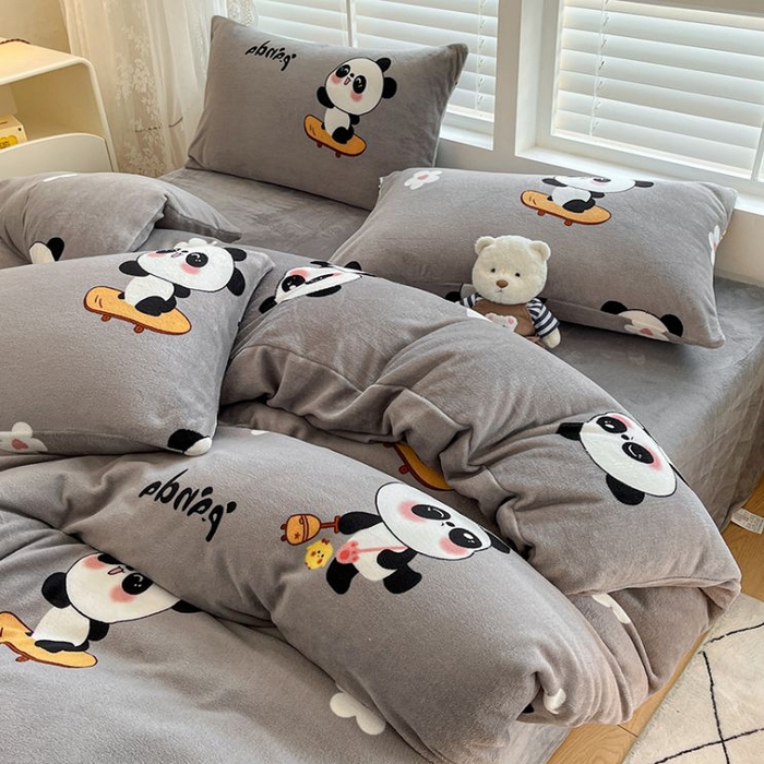 91家纺网 家纺一手货源 找家纺 蓝梦 2025新款加厚保暖牛奶绒印花四件套 熊猫乐园-灰