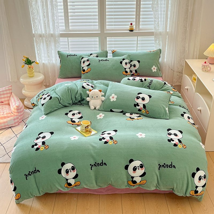 91家纺网 家纺一手货源 找家纺 蓝梦 2025新款加厚保暖牛奶绒印花四件套 熊猫乐园-绿