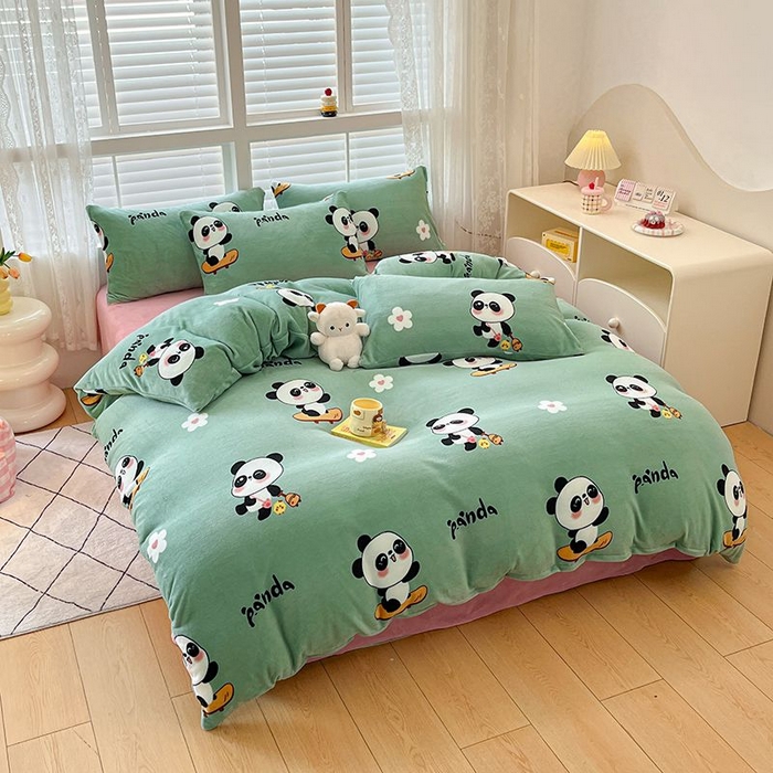 91家纺网 家纺一手货源 找家纺 蓝梦 2025新款加厚保暖牛奶绒印花四件套 熊猫乐园-绿