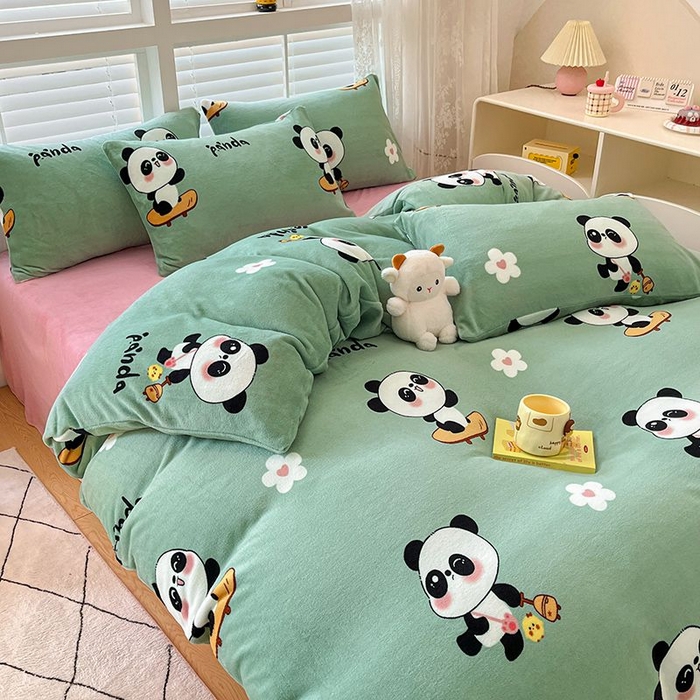 91家纺网 家纺一手货源 找家纺 蓝梦 2025新款加厚保暖牛奶绒印花四件套 熊猫乐园-绿