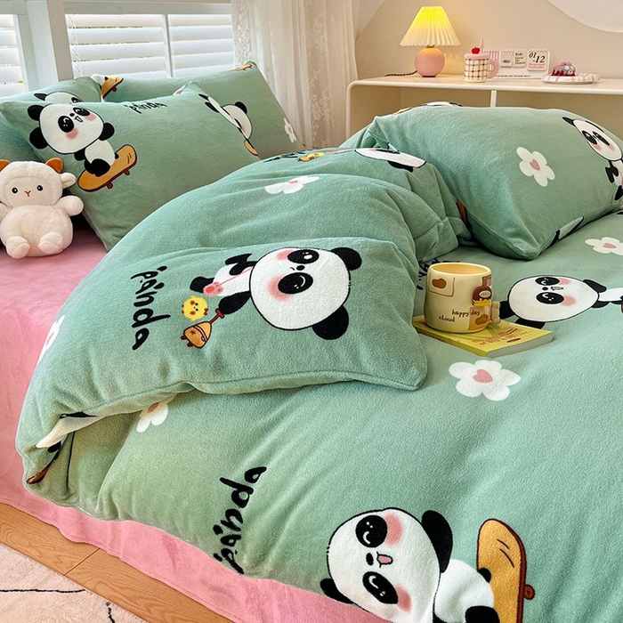 91家纺网 家纺一手货源 找家纺 蓝梦 2025新款加厚保暖牛奶绒印花四件套 熊猫乐园-绿