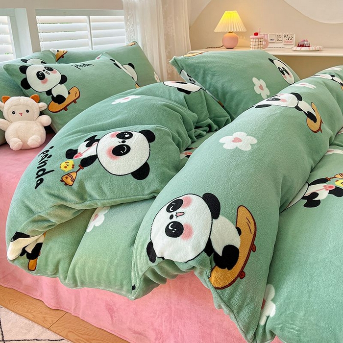 91家纺网 家纺一手货源 找家纺 蓝梦 2025新款加厚保暖牛奶绒印花四件套 熊猫乐园-绿
