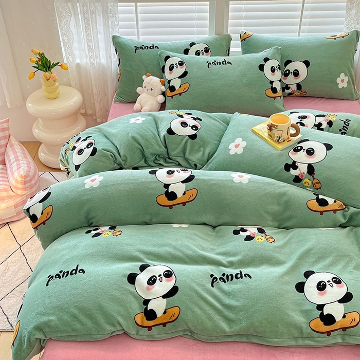 91家纺网 家纺一手货源 找家纺 蓝梦 2025新款加厚保暖牛奶绒印花四件套 熊猫乐园-绿